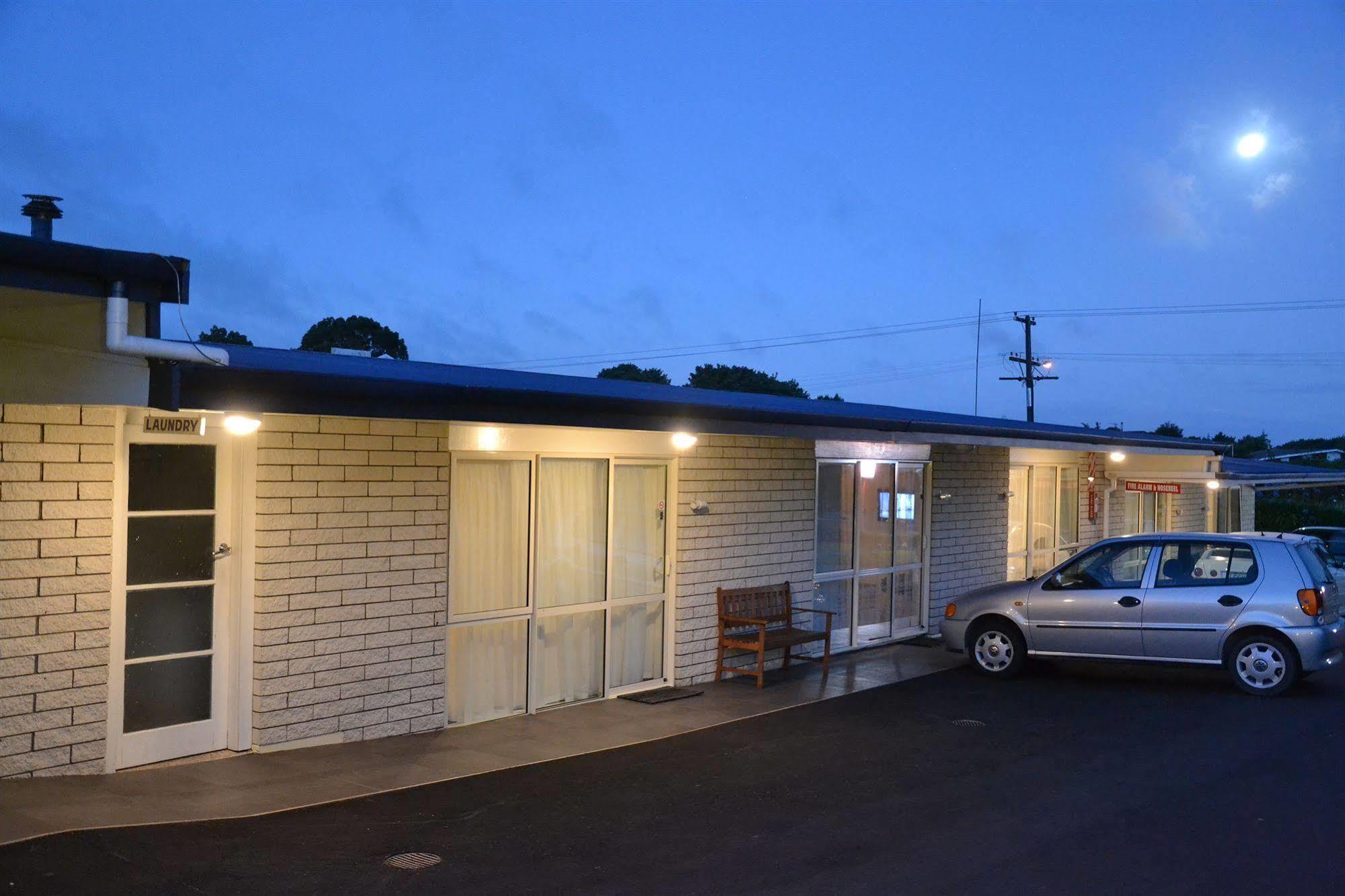 Broadway Lodge Motel Stratford Exterior photo