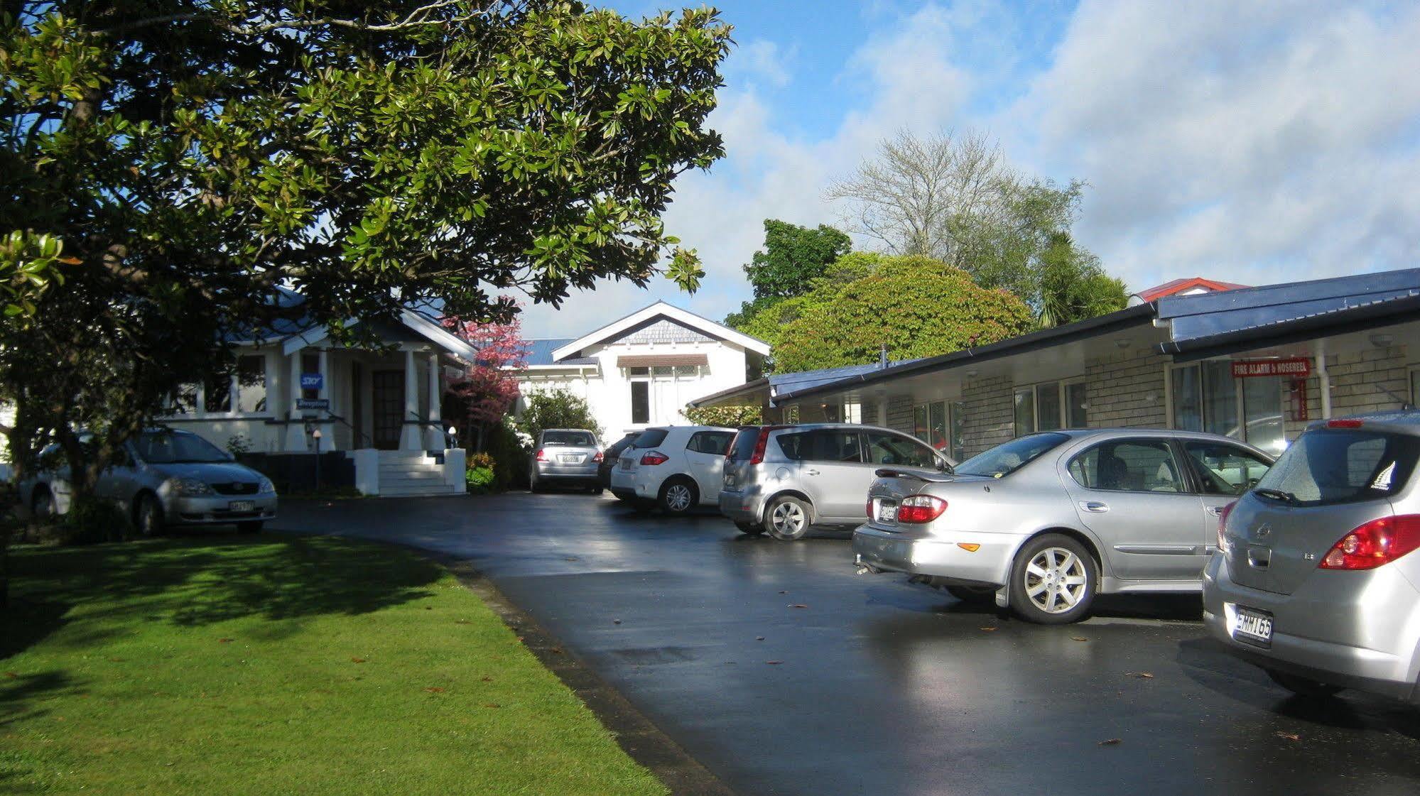 Broadway Lodge Motel Stratford Exterior photo